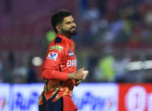 Shreyas Iyer's Asia Cup Omission Sparks Controversy: Ex-Pakistan Cricketer Claims He'd Be 'A Category' Player
OR
Asia Cup Snub: Former Cricketer Claims Shreyas Iyer Deserves Better, Would Be a Star in Pakistan