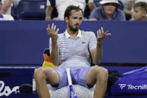 US Open 2025: Medvedev Out in Controversy, Djokovic & Sabalenka Advance, Southeast Asians Shine