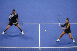 US Open Day 2: Alcaraz's Buzz Cut Divides Opinion, Venus Williams Defies Age at 45, and Tennis Legends Say Farewell