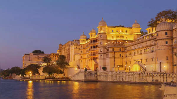 Picturesque lakeside city in India.